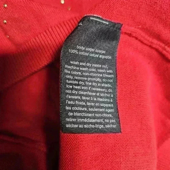 Elegant Red V-Neck Sweater with Metallic Accents - Picture 4 of 4